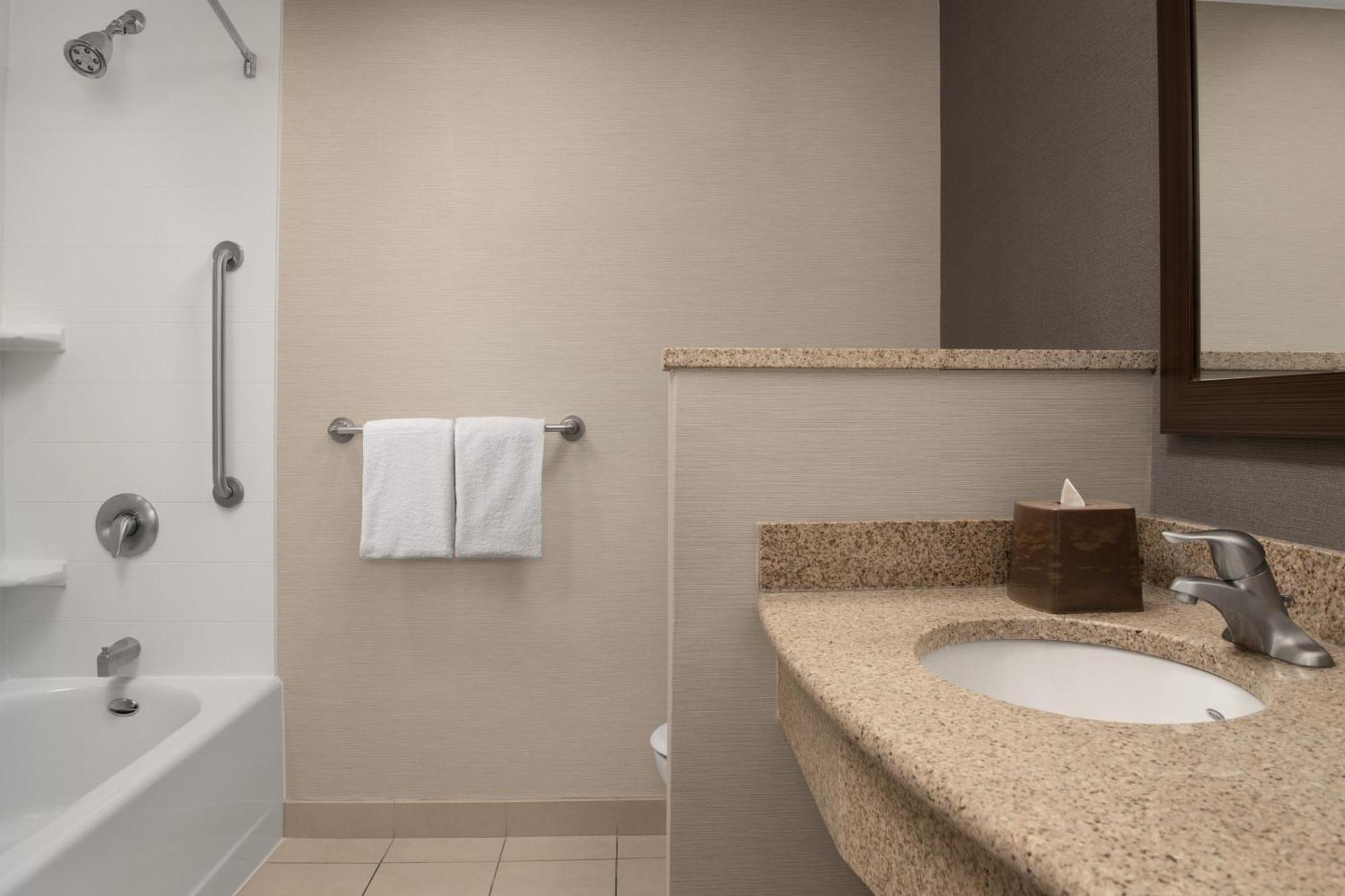 Hotel Courtyard By Marriott Syracuse Downtown At Armory Square Zewnętrze zdjęcie